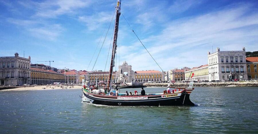 Lisbon: River Tagus Sightseeing Cruise in Traditional Vessel - Starting at Praça do Comércio
