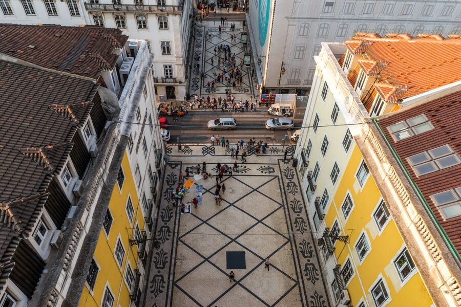 Lisbon: Rua Augusta Arch Admission Ticket - The sculptures above and below the clock