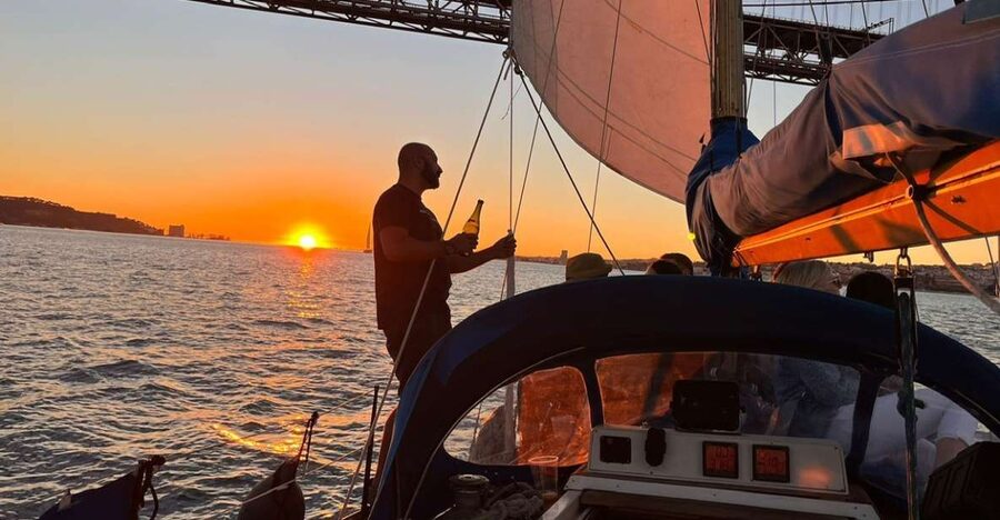 Lisbon: Sailboat Sunset Tour with a Drink - Why a sunset sail suits Lisbon