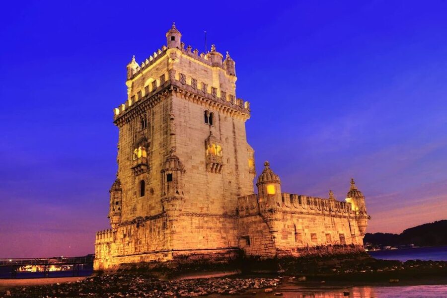 Lisbon: Sailboat Tour w/ Local Guide and Open Bar Green Wine - What the Vinho Verde adds