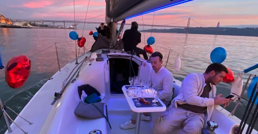 Lisbon: Sailboat Tour w/ Local Guide and Open Bar Green Wine - Setting out on the Tagus