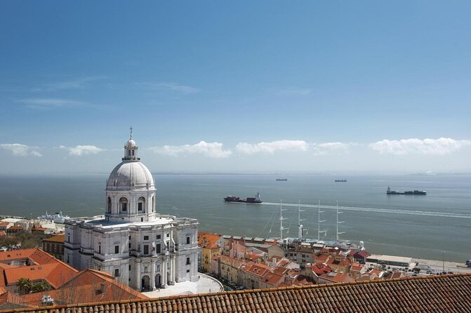 Lisbon Sailing Tour on a Luxury Sailing Yacht with 2 Drinks - Why Lisbon looks different from the Tagus