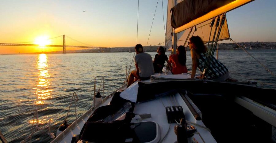 Lisbon: Sailing Tour with Wine and Snacks - Why Lisbon looks better from the Tagus