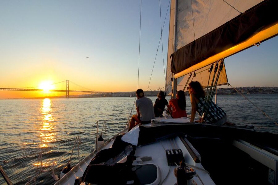 Lisbon: Sailing Tour with Wine and Snacks - What the two-hour route feels like