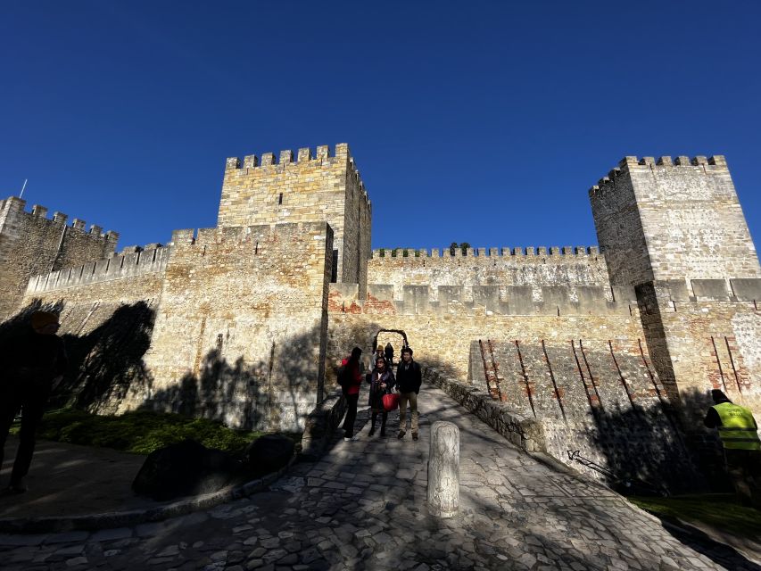 Lisbon: Saint George's Castle Entry Ticket and Guided Visit - The views over Lisbon and the Tagus