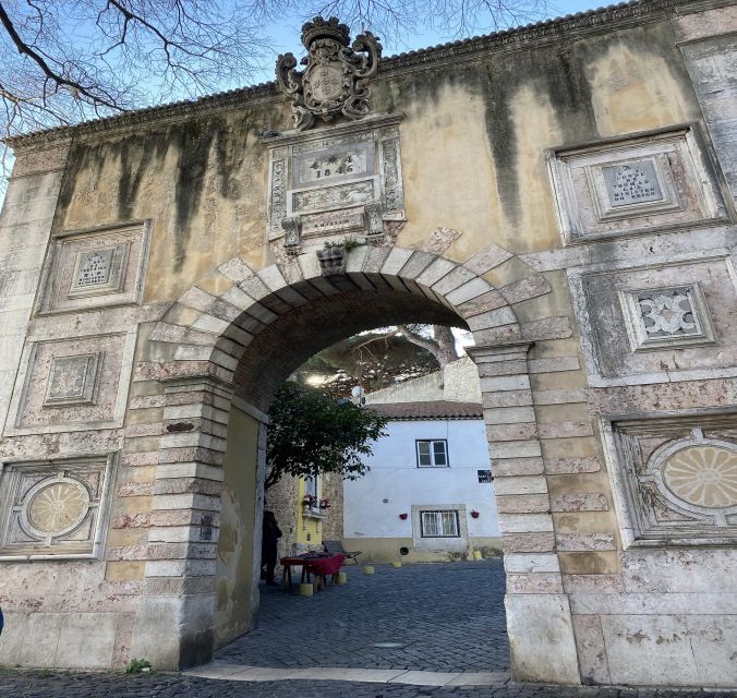 Lisbon: São Jorge Castle E-Ticket and Audio Guide - The views from Santa Luzia and the castle walls