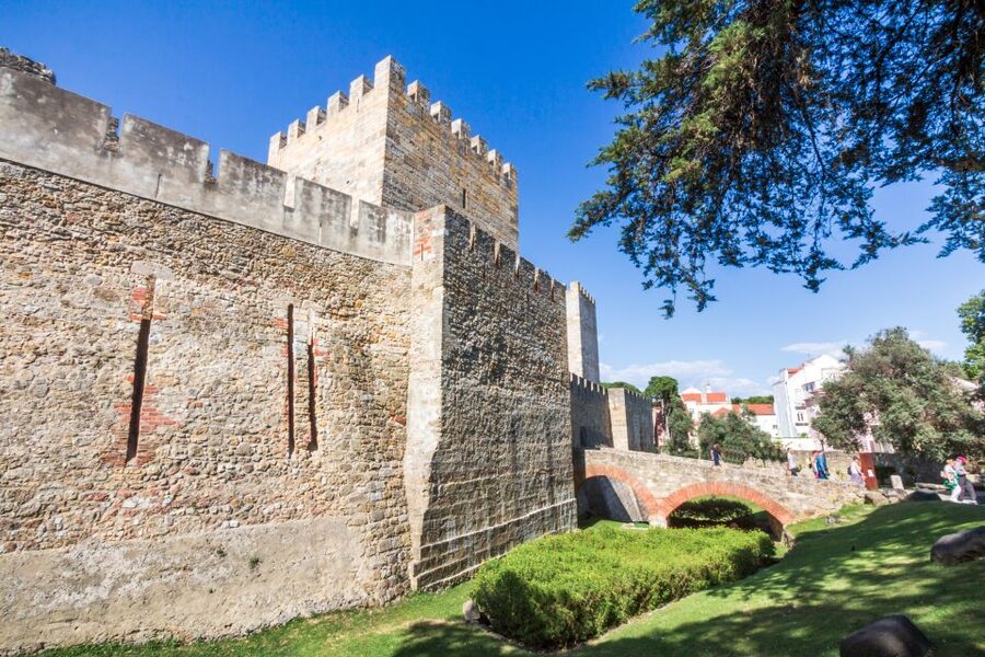 Lisbon: Sao Jorge Castle Skip-the-Line Ticket with Guide - Why São Jorge Castle is worth your afternoon