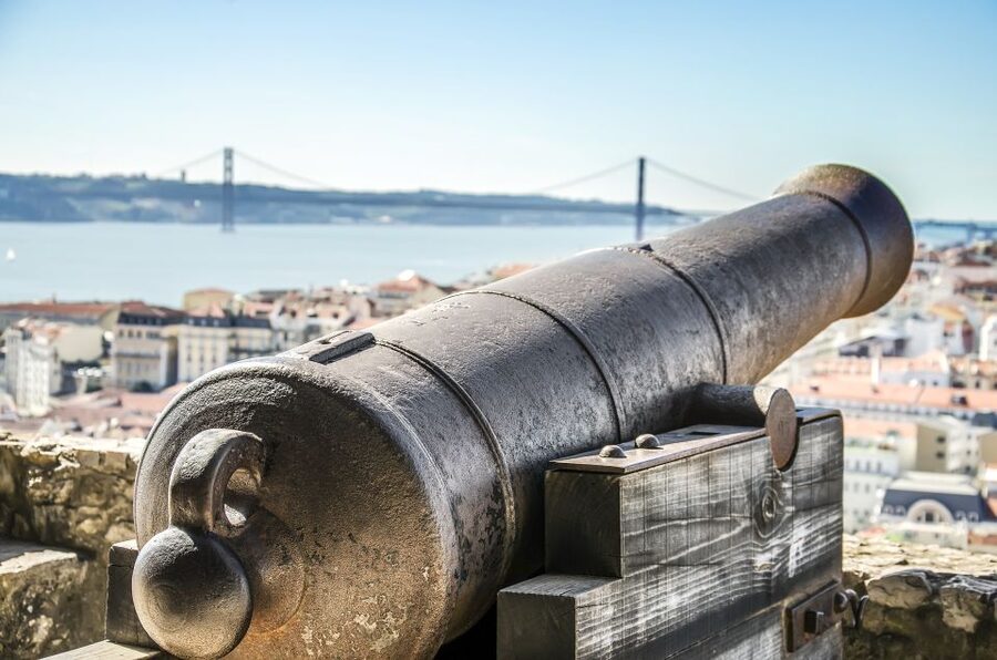 Lisbon: Sao Jorge Castle Skip-the-Line Ticket with Guide - The short introduction and the history behind the walls