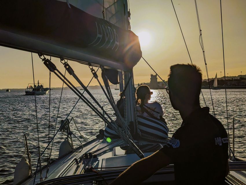 Lisbon: Scenic Day & Sunset Boat Tour with a Drink - At a glance