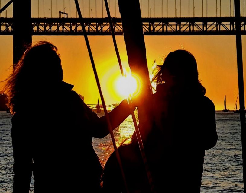 Lisbon: Scenic Day & Sunset Boat Tour with a Drink - Christ the King and the 25 de Abril Bridge