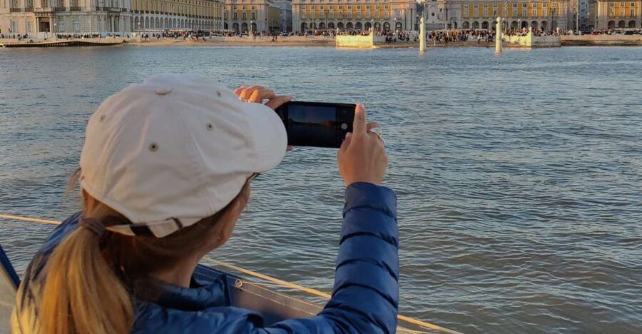 Lisbon: Scenic Day & Sunset Boat Tour with a Drink - The people behind the sailing