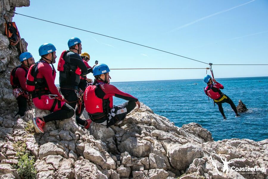 Lisbon: Sesimbra/Arrábida Natural Park Coasteering Adventure - Scrambling, swimming, and climbing beside the Atlantic