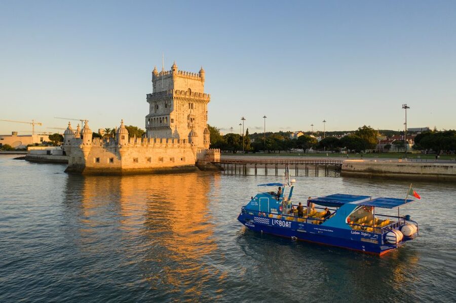 Lisbon: Sightseeing Boat Tour with Hop-On Hop-Off Option - Sailing times and the best season to go