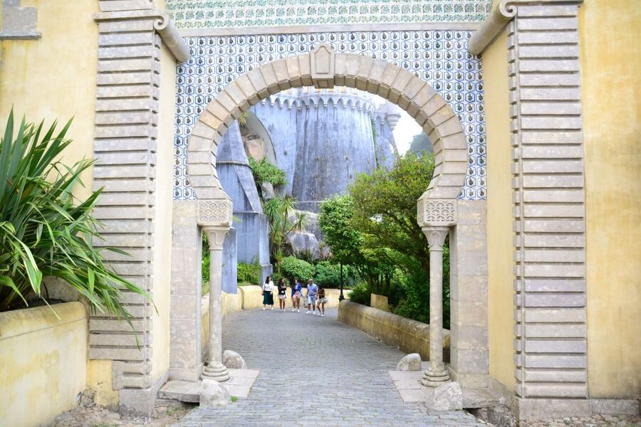 Lisbon: Sintra Cascais & Pena Palace Small Group Tour - Cascais: lunch and a walk by the bay