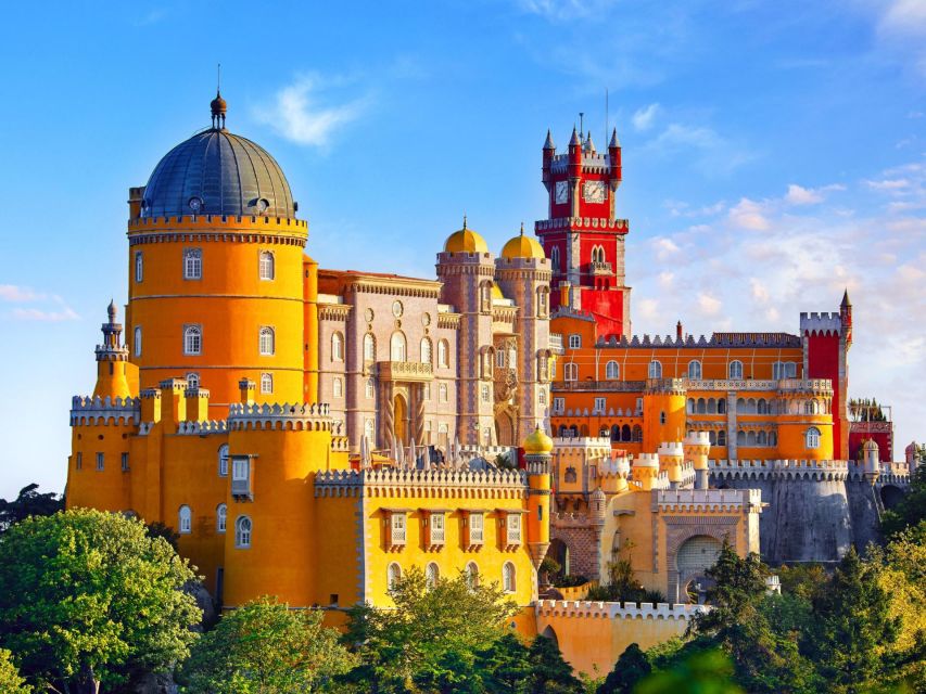 Lisbon: Sintra, Pena, Cabo da Roca Coast & Cascais Day Tour - Two hours to make your own plan in Cascais