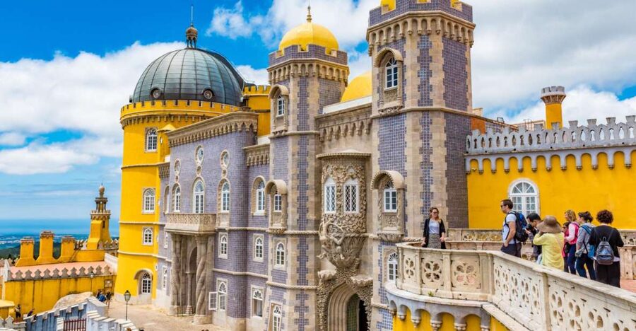 Lisbon: Sintra, Pena Palace, Cabo Roca Coast & Cascais Tour - Two hours in Cascais