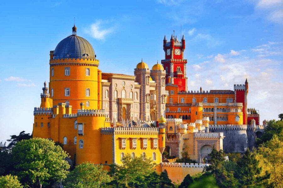 Lisbon: Sintra, Pena Palace & Cascais Guided Tour - Meeting your van in central Lisbon
