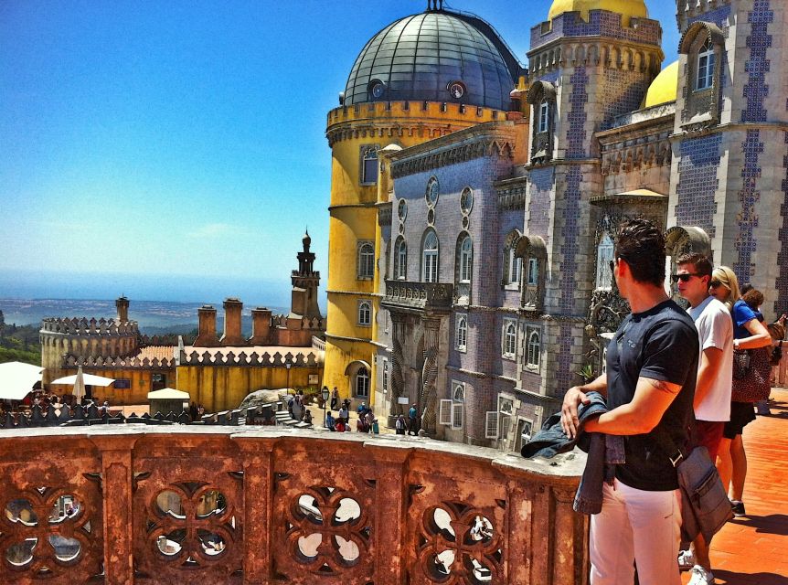 Lisbon: Sintra & Pena Palace Guided Tour with Hotel Pickup - Exploring Sintra’s old center and royal palace