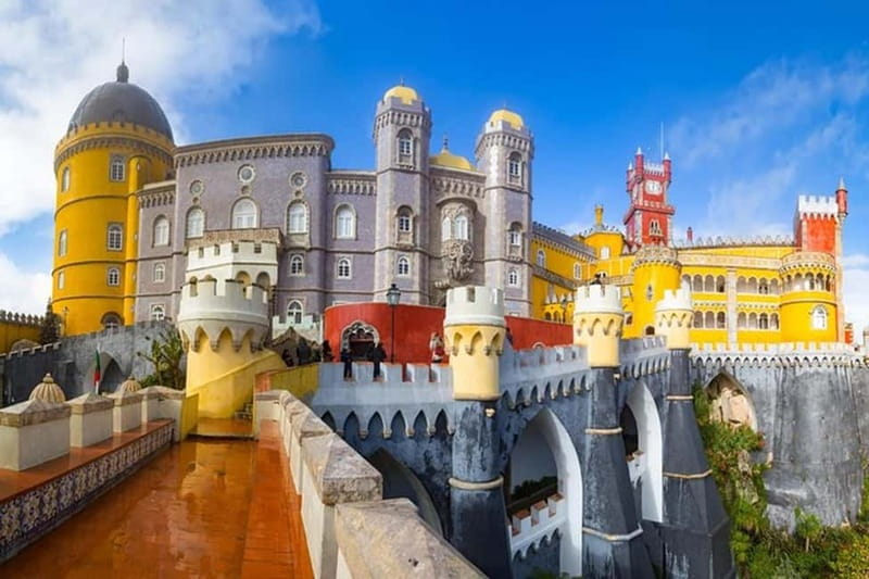 Lisbon: Sintra Tour with Optional Regaleira & Pena Gardens - Starting in Lisbon and settling into the van