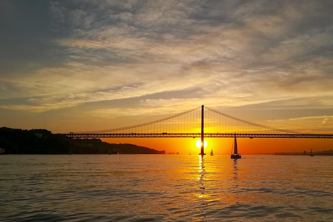 Lisbon Small Group 2h Sunset Sailing- Live Commentary & a Drink - Cristo Rei and the 25th of April Bridge