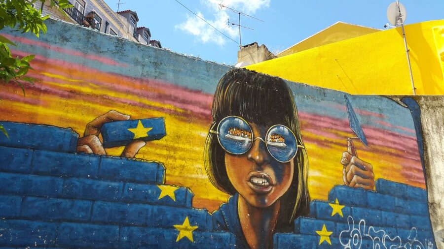 Lisbon: Street Art and Historical Walking Tour - Starting above the rooftops at Miradouro da Graça