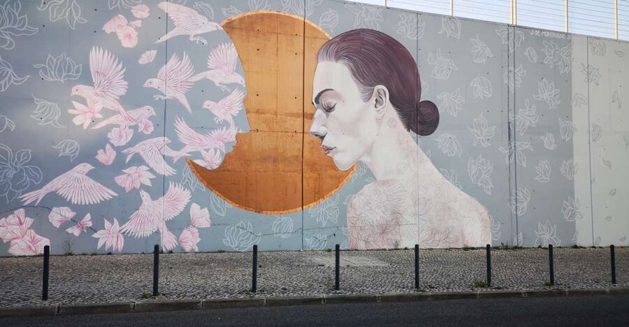 Lisbon: Street Art Tuk Tuk Tour - Key points at a glance