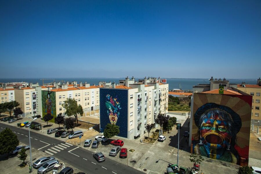 Lisbon: Street Art Tuk Tuk Tour - Old convents and palaces beside working Lisbon