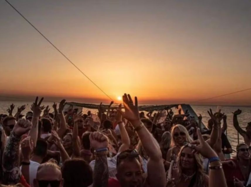 Lisbon: Sunset Boat Party Cruise with DJ and Open Bar - Key things to know before booking