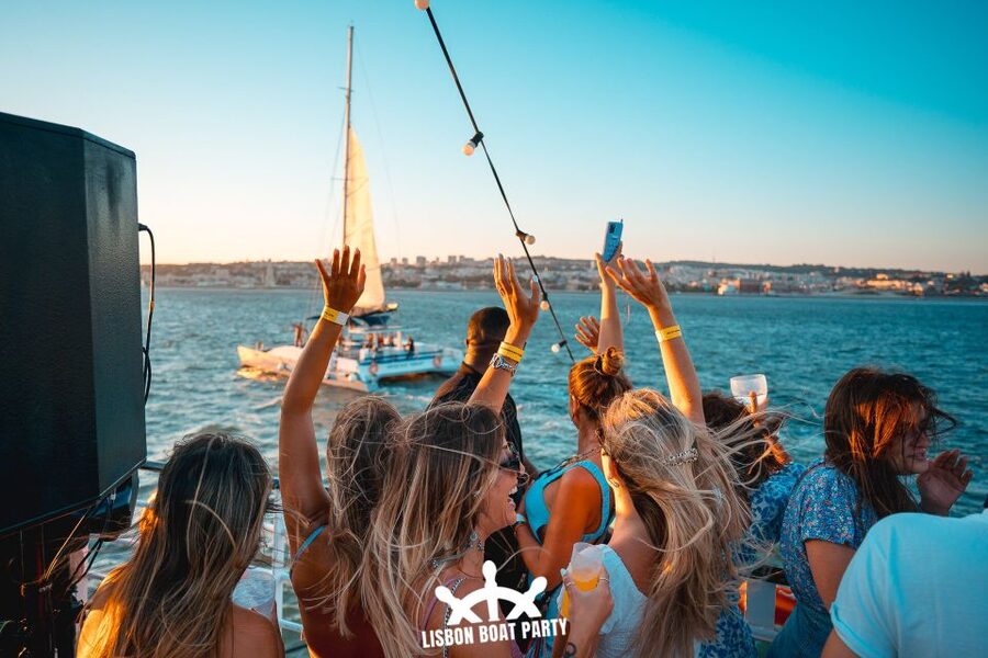 Lisbon: Sunset Boat Party with 2 Drinks and Free Club Entry - Who should book this Lisbon boat party?
