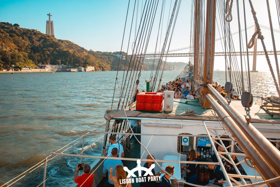 Lisbon: Sunset Boat Party with 2 Drinks and Free Club Entry - What the $47 price really includes