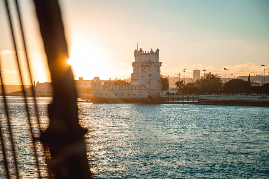 Lisbon: Sunset Boat Party with Live DJ and Night Club Entry - What the music and dance floor are really like