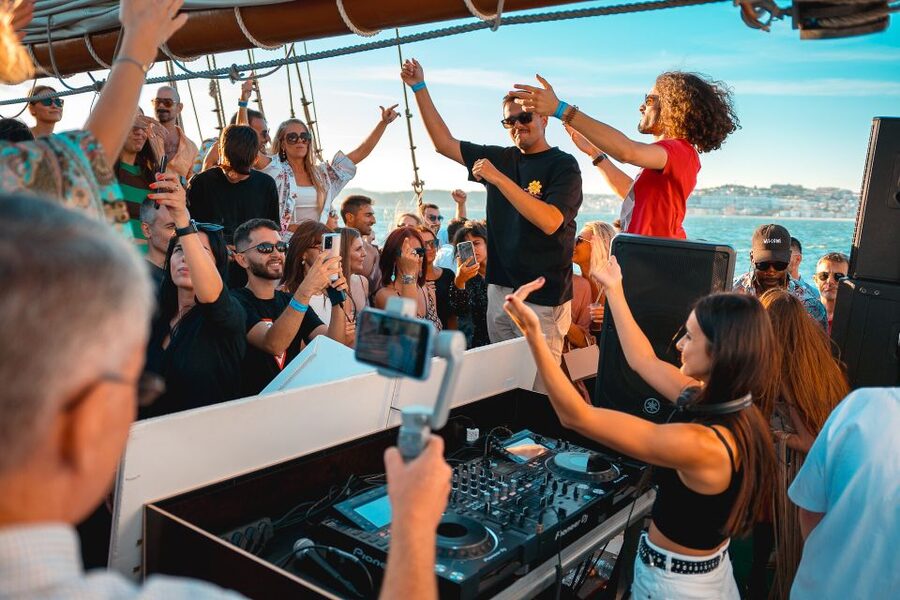 Lisbon: Sunset Boat Party with Live DJ and Night Club Entry - From river boat to Lisbon club