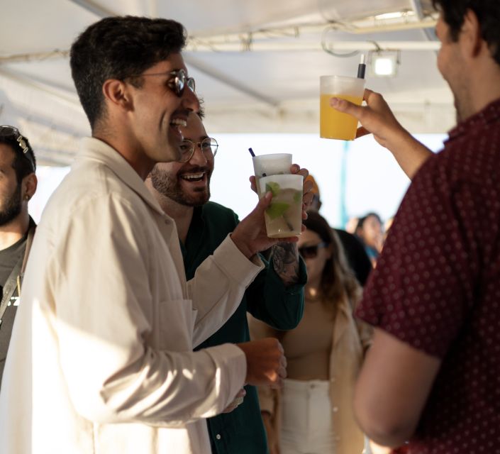Lisbon: Sunset Boat Tour with Music and Drinks - Christ the King and the 25 de Abril Bridge