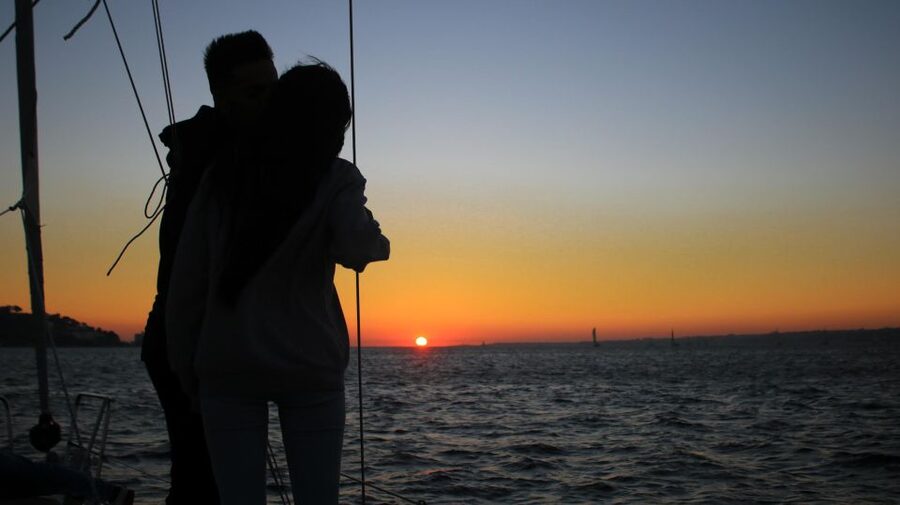 Lisbon: Sunset Cruise with Drinks and Snacks - Drinks, snacks, and the on-board atmosphere