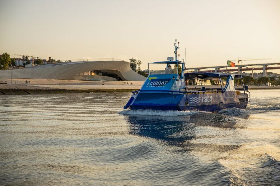Lisbon: Sunset Cruise with Live DJ and Drinks - Key points to know before you book