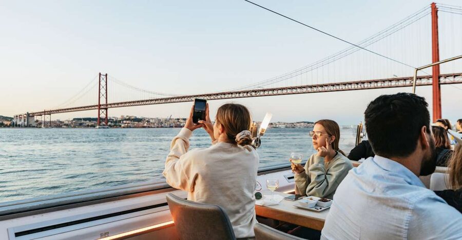 Lisbon: Sunset Cruise with Welcome Drink and Snacks - Setting out from Sul e Sueste Station