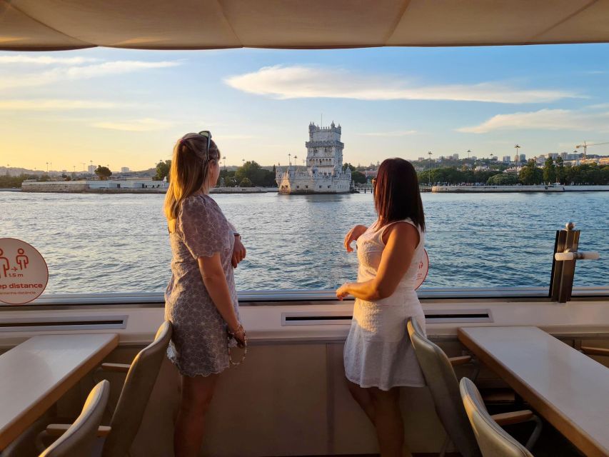 Lisbon: Sunset Cruise with Welcome Drink and Snacks - The return past Christ the King