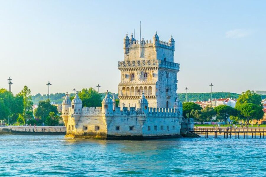 Lisbon: Sunset Sailing Boat Cruise with Wine - Why a sunset sail works so well in Lisbon