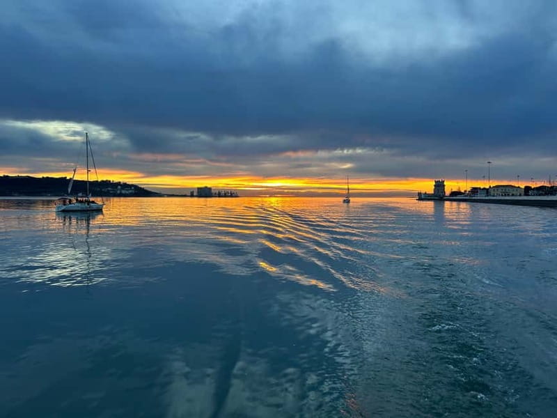 Lisbon: Sunset Sailing Boat Tour with Drinks - Key points at a glance