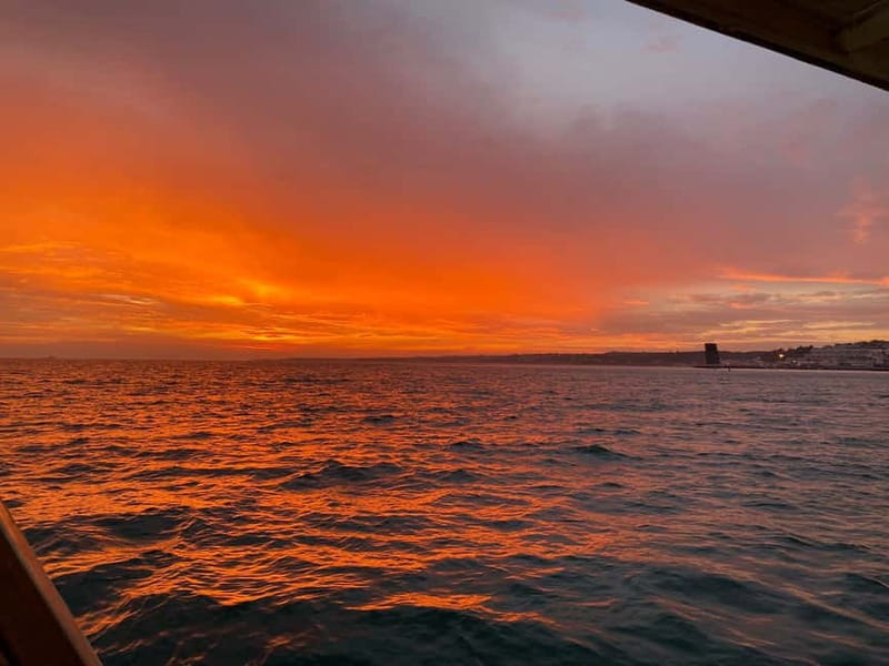 Lisbon: Sunset Sailing Boat Tour with Drinks - Why a Tagus sunset feels different from city sightseeing