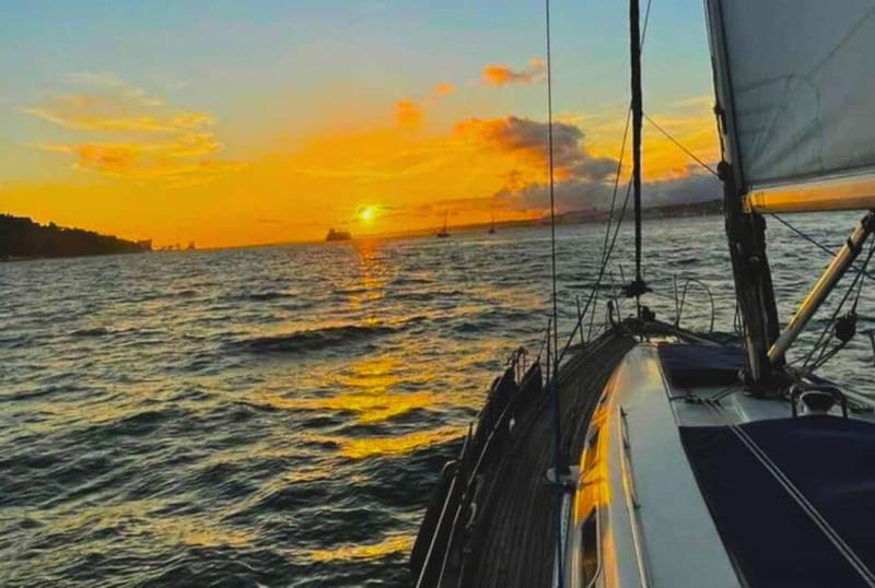 Lisbon: Sunset Sailing Boat Tour with Drinks - Almada, Cristo Rei, and the bridge