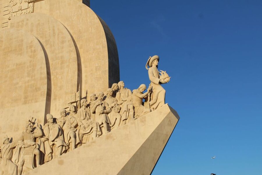 Lisbon: Sunset SpeedBoat Tour - From the 25 de Abril Bridge to Commerce Square