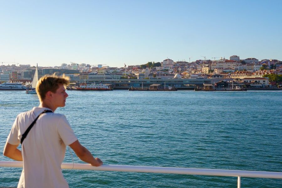 Lisbon: Tagus River Boat Tour with One Drink Included - Praça do Comércio and the first river views