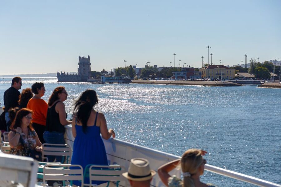 Lisbon: Tagus River Boat Tour with One Drink Included - Choosing the departure time and included drink