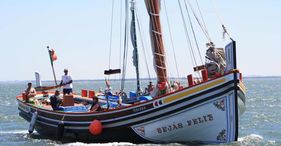 Lisbon: Tagus River Express Cruise in a Traditional Vessel - Finding the boat at Terreiro do Paço