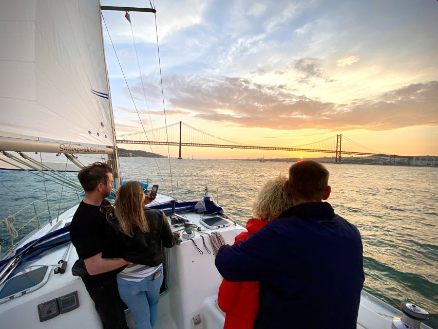 Lisbon: Tagus River Sunset Cruise with Drinks - Cacilhas, Christ the King, and the south bank