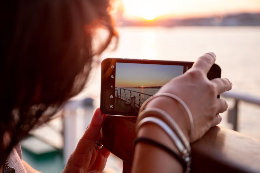 Lisbon: Tagus River Sunset Tour with Snacks and Drink - What the boat is like onboard