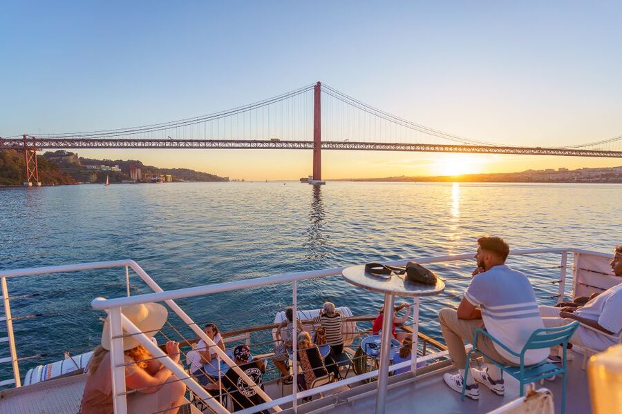 Lisbon: Tagus River Sunset Tour with Snacks and Drink - Is the snack plate worth having?