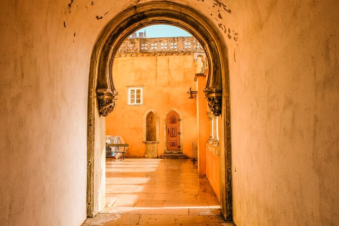 Lisbon to Sintra, Pena Palace, Regaleira & Cascais, small-group - Arriving early at Pena Palace