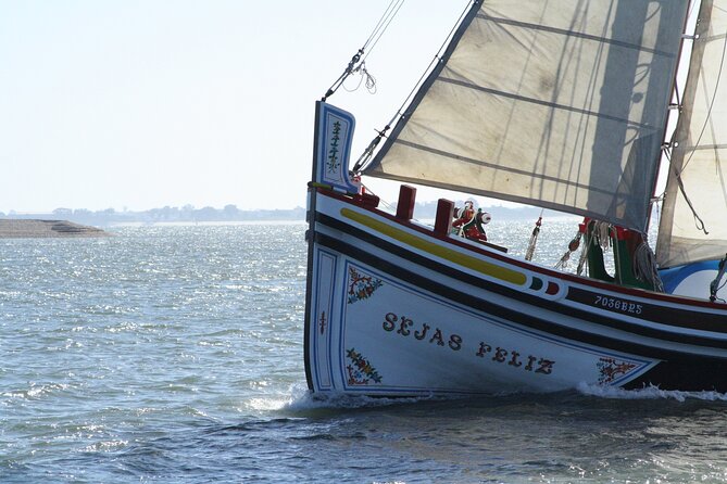 Lisbon Traditional Boats - Express Cruise - 45min - Getting on board and finding your best seat